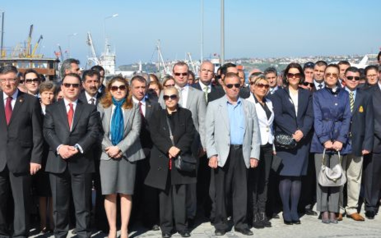 SİLİVRİ’DE COŞKUSUZ KUTLAMA