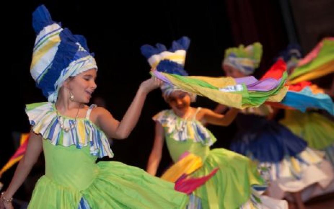 TÜM DÜNYAYA KARDEŞLİK MESAJLARI