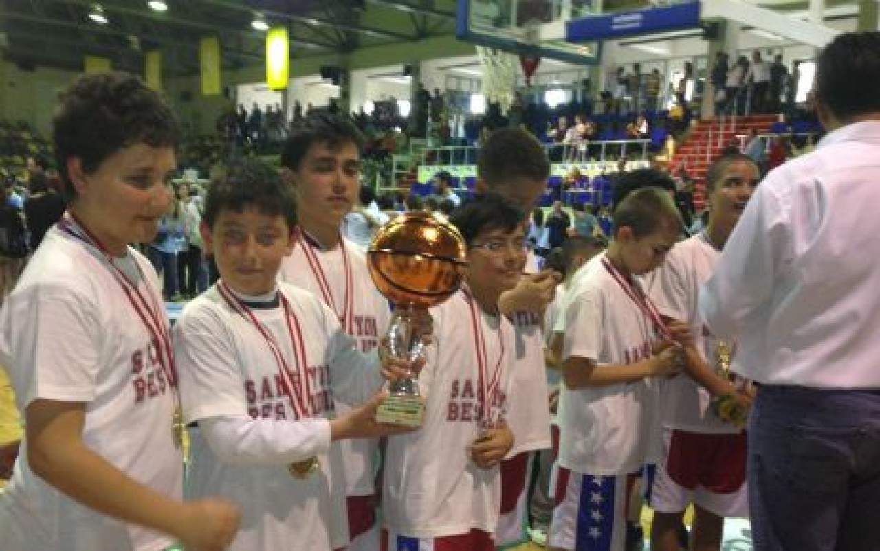 Minik basketbolcuların büyük başarısı!