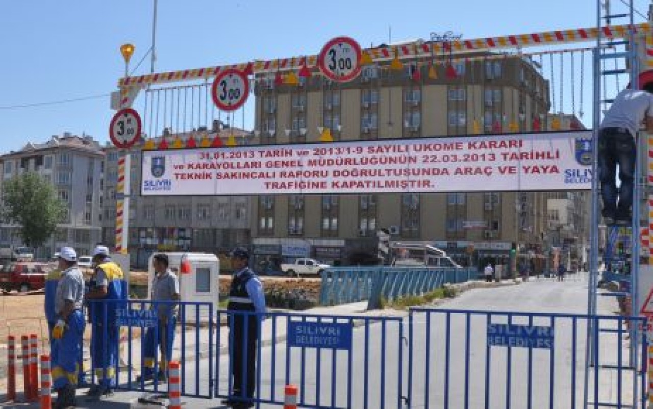 Tarihi köprü trafiğe kapatıldı!