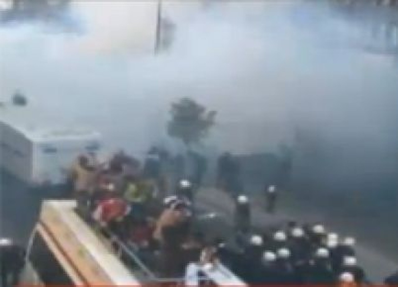 DİSK kortejine gaz bombası