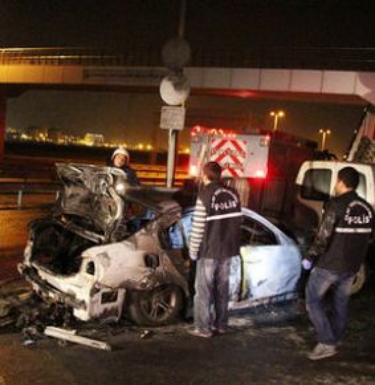 Otomobilde Sıkışan Sürücü Yanarak Öldü