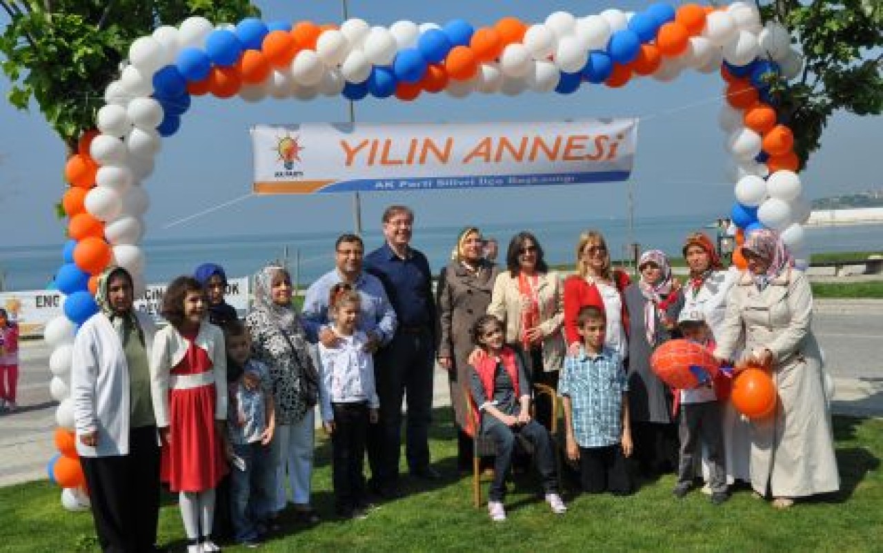 AK Parti’den Engelli annelerine anlamlı kutlama