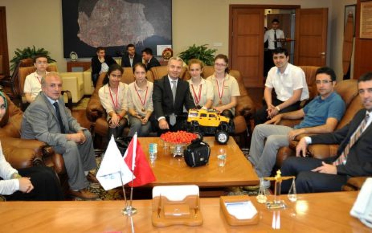 Şükür ve Uzun'dan öğrencilere tebrik