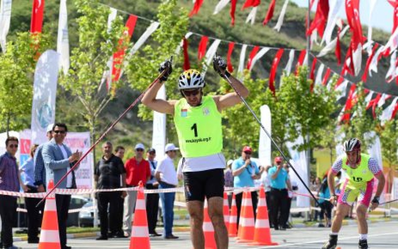 Türkiye Tekerlekli Kayak Şampiyonası Beylikdüzü’nde Başladı