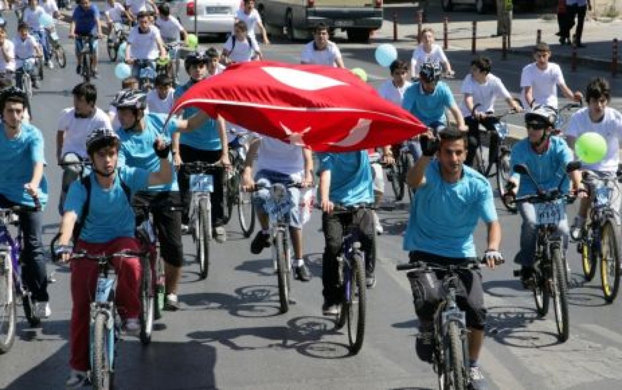 BİSİKLET ŞENLİKLERİNDE EMRE AYDIN RÜZGARI