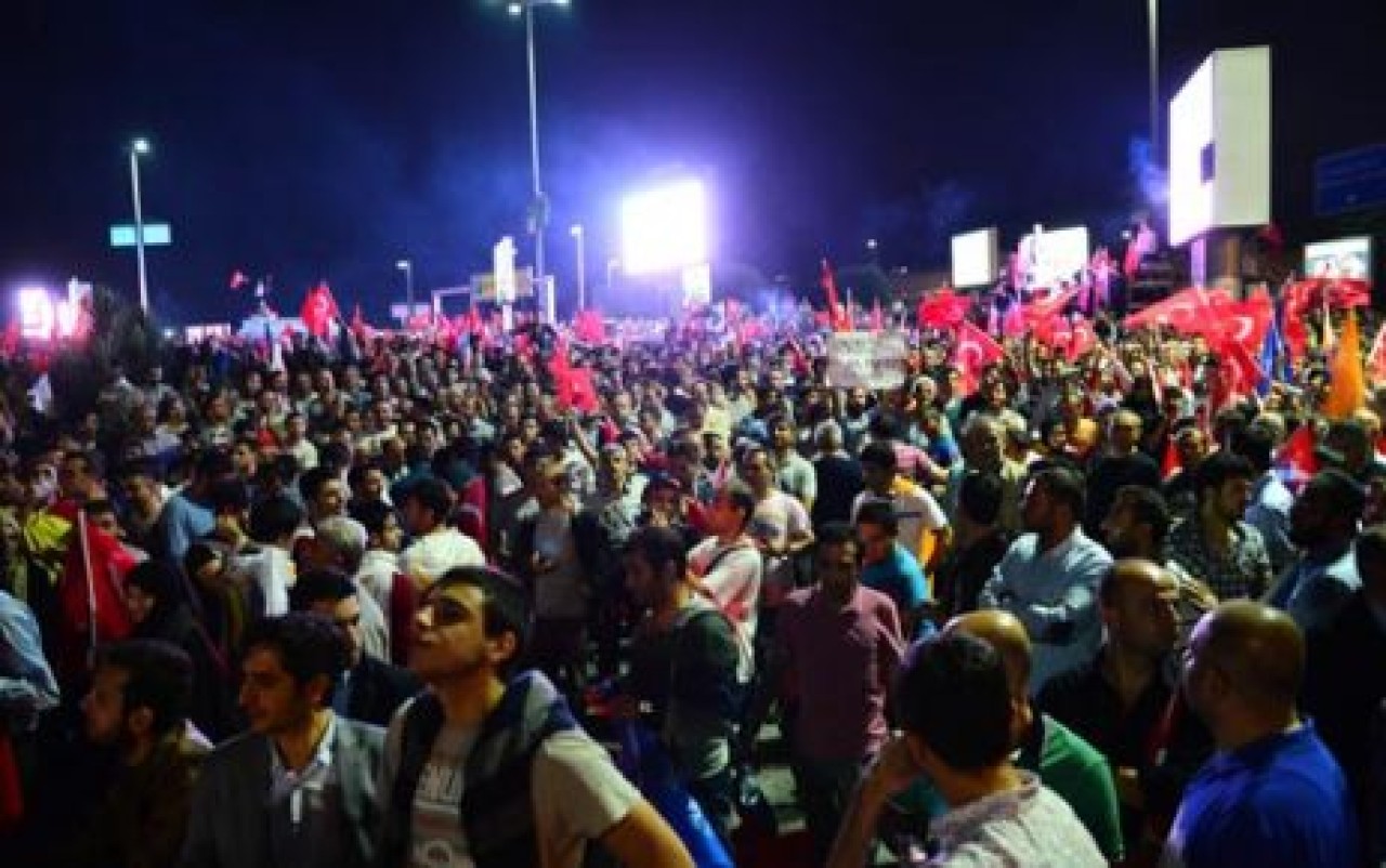 O slogan tartışılıyor