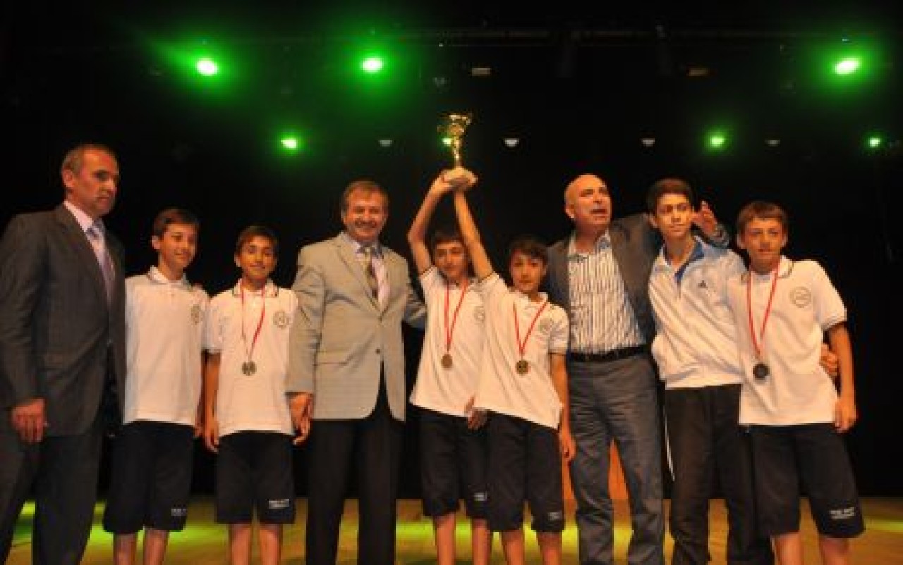 Çocuklar, madalyalarına kavuştu