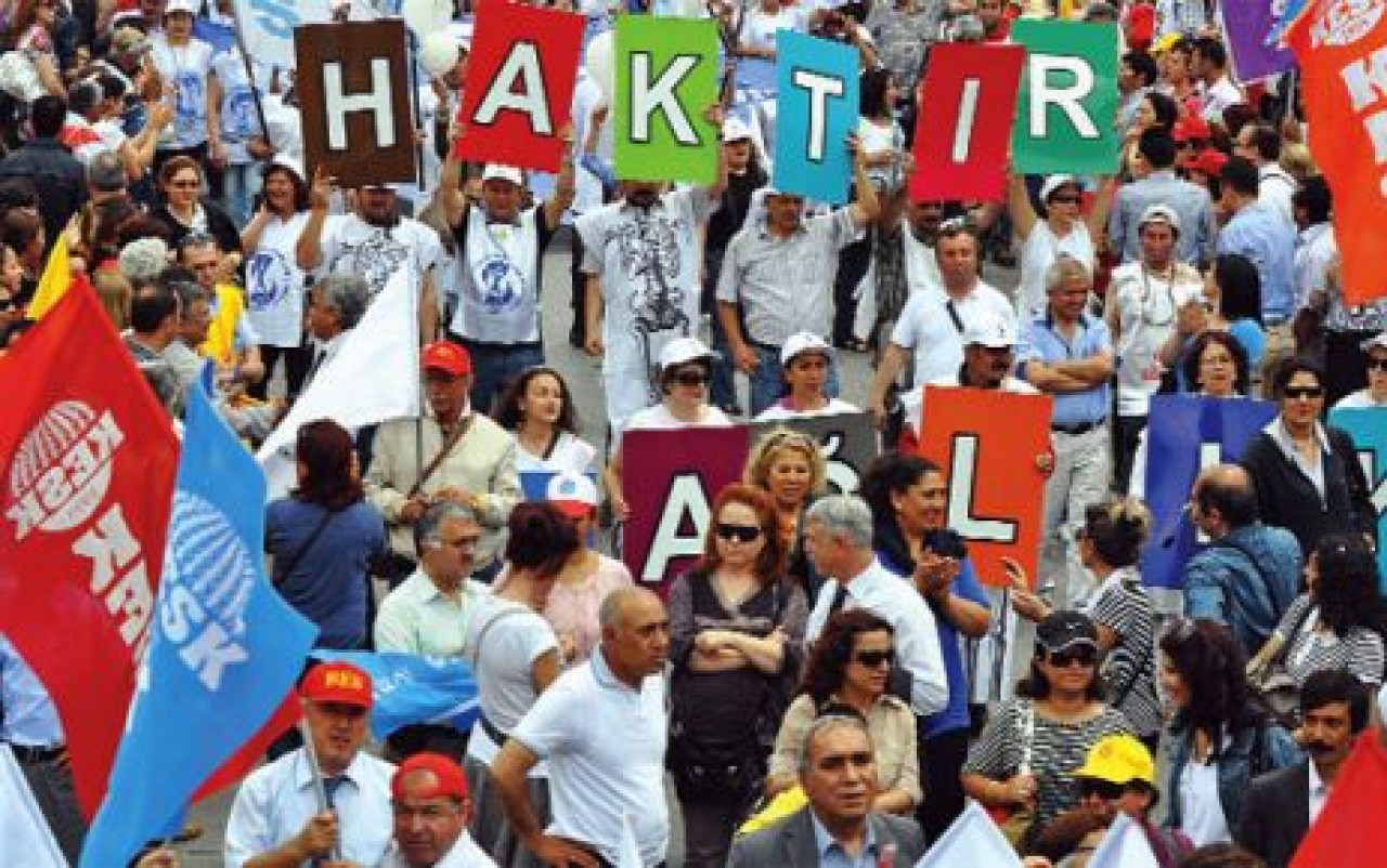 Müdahale olursa 240 bin memur iş bırakacak.