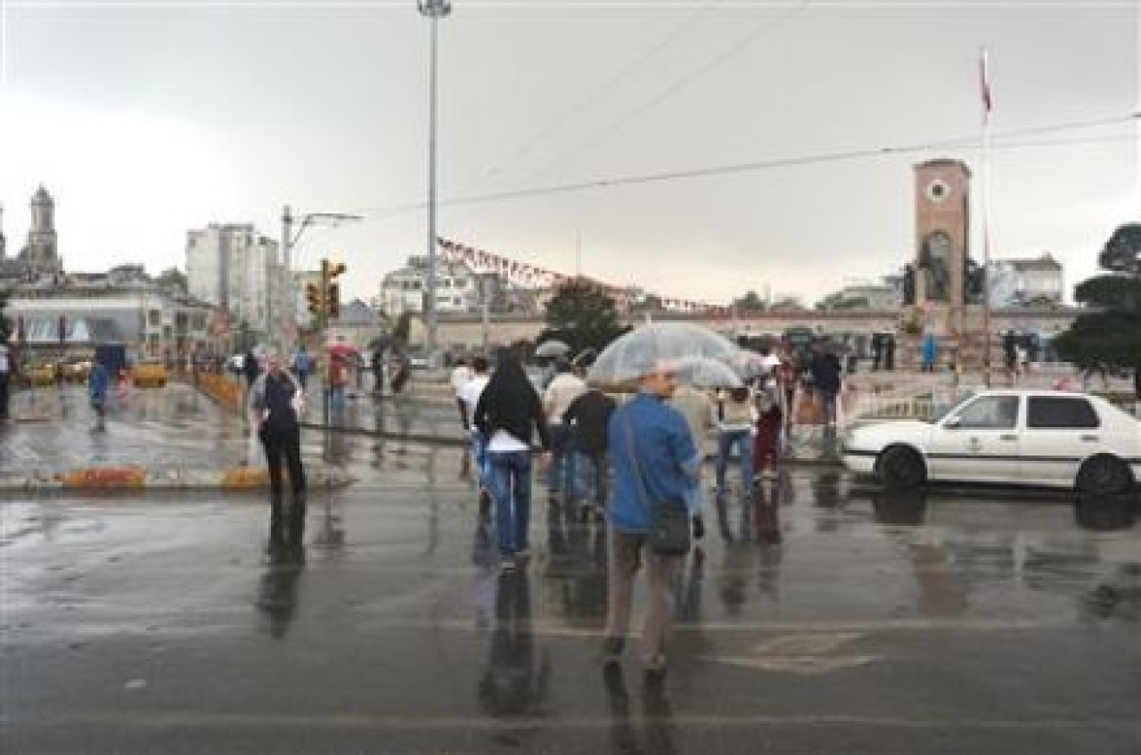 Gezi Parkını Yağmur Vurdu