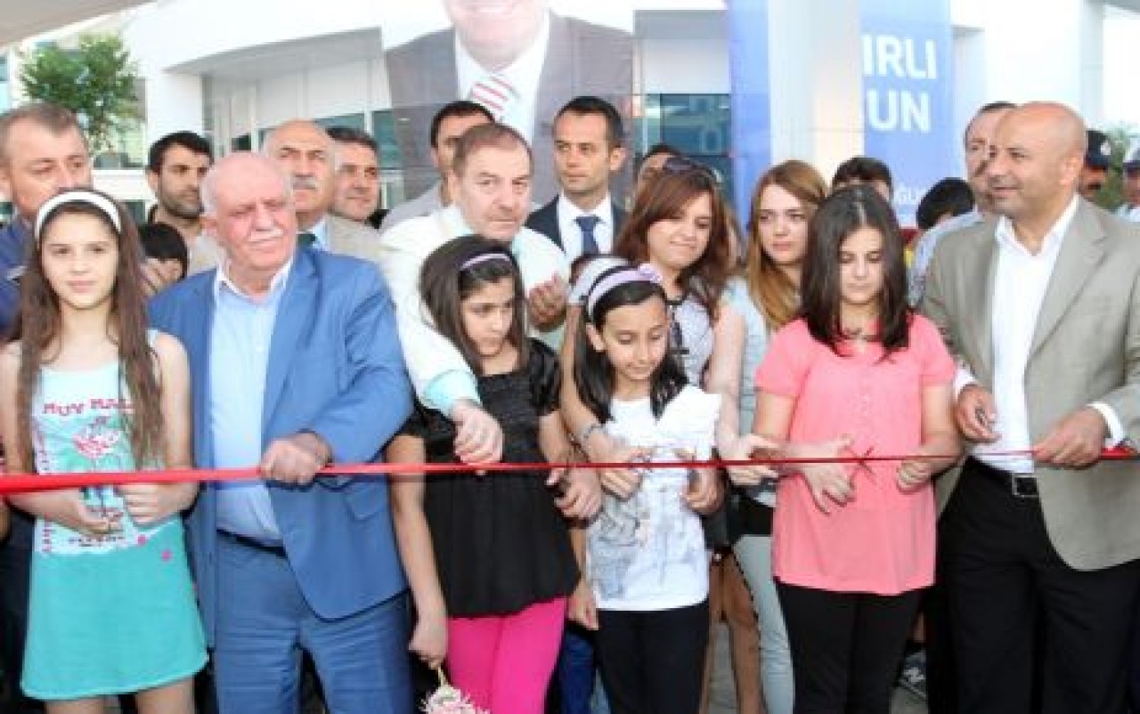 İSTİKLAL GENÇLİK MERKEZİ HİZMETE AÇILDI