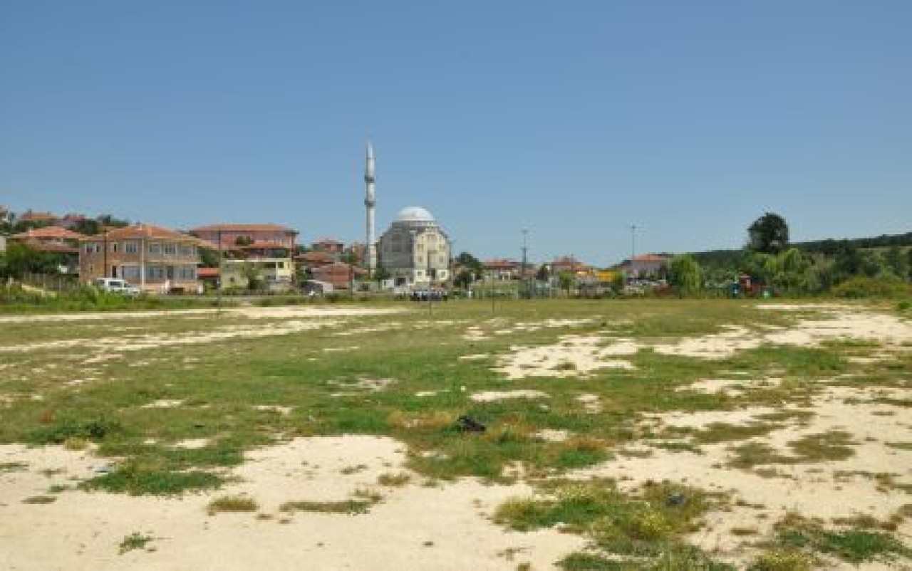 Danamandıra Ve Fener’e Futbol Sahası Geldi