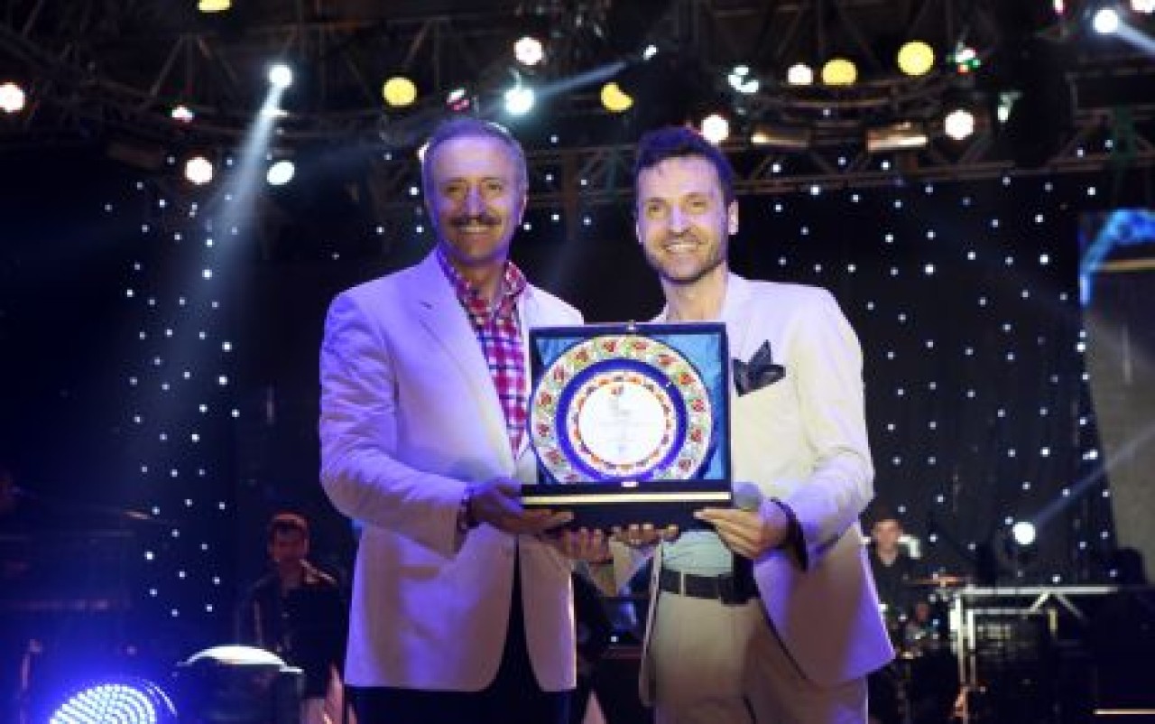 YAĞMURA RAĞMEN EĞLENDİLER