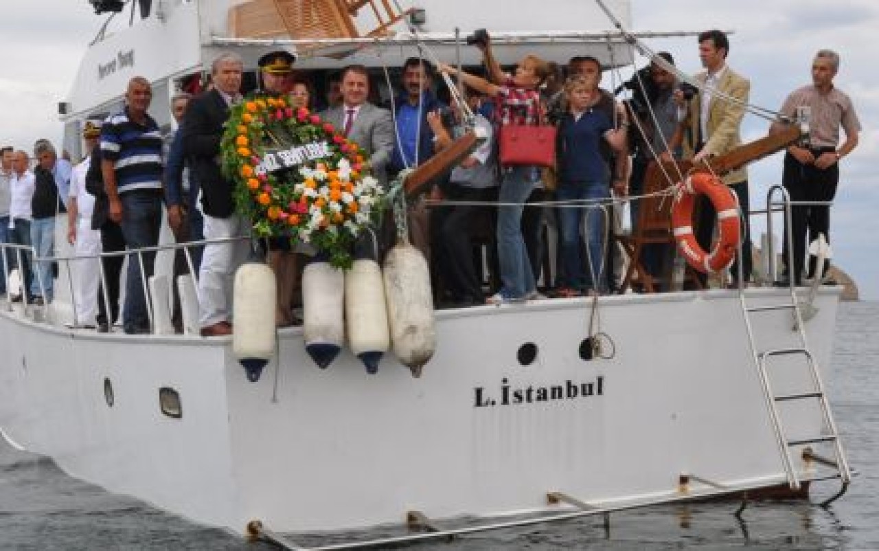Protokol, Deniz Şehitleri İçin Aynı Gemide Buluştu