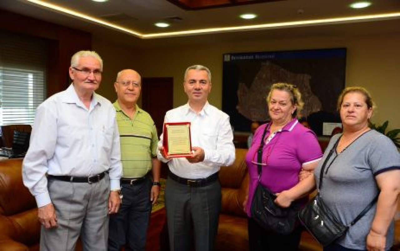 Yılmaz Konutları’ndan Uzun’a teşekkür plaketi
