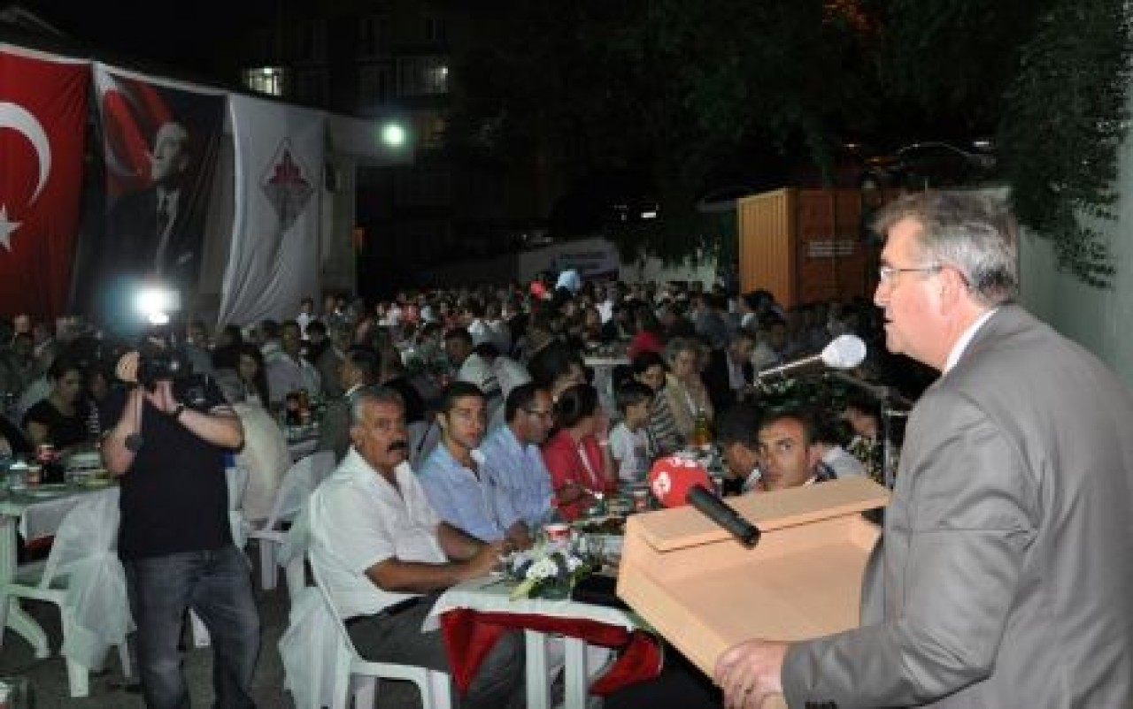 ÇATALCA BELEDİYESİ’NDEN GELENEKSEL İFTAR