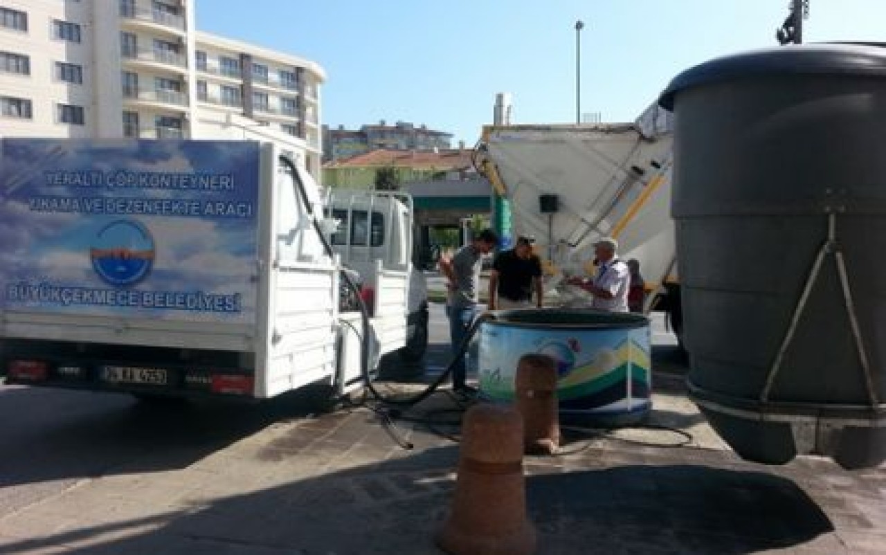 Çöp konteynerleri temizlendi