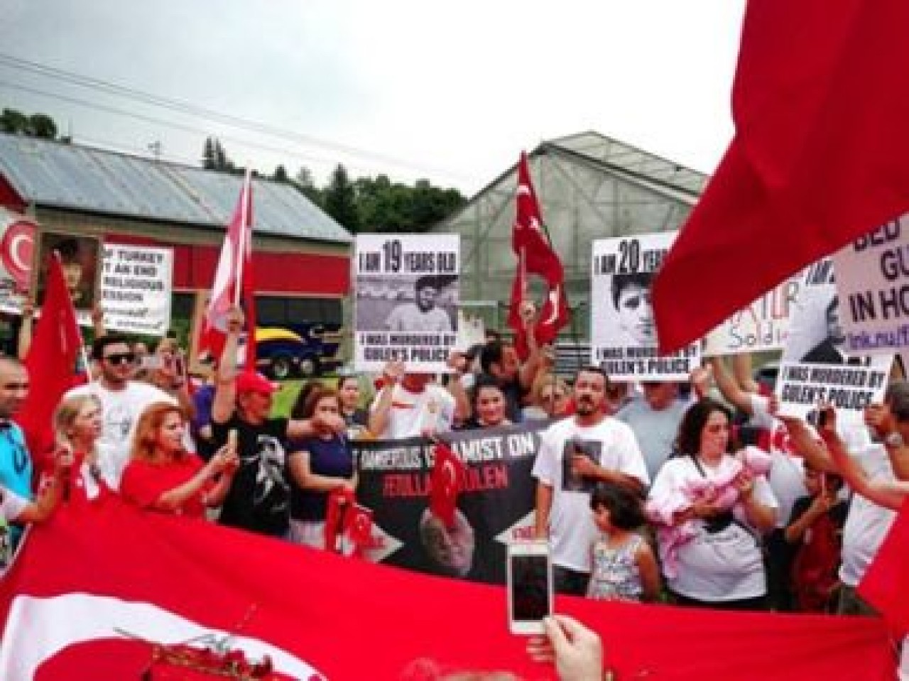 Fethullah Gülen'e protesto