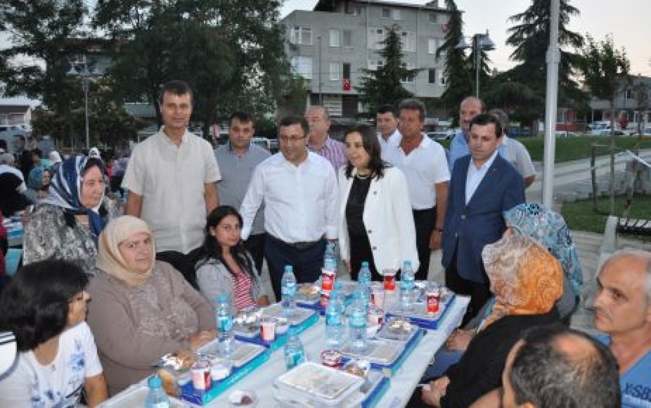 GÜMÜŞYAKA’DA VEKİLLİ İFTAR SOFRASI