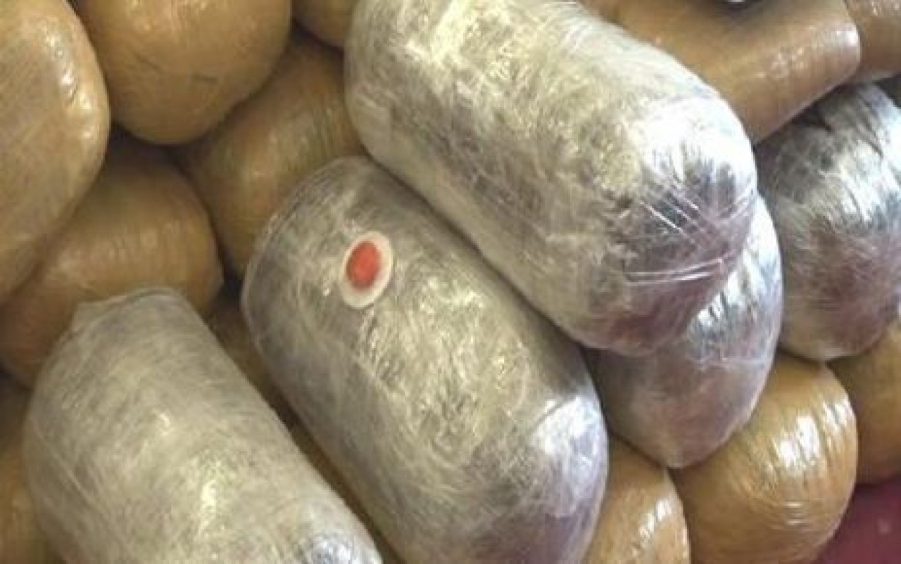 Yem Çuvallarının İçinden Esrar Çıktı