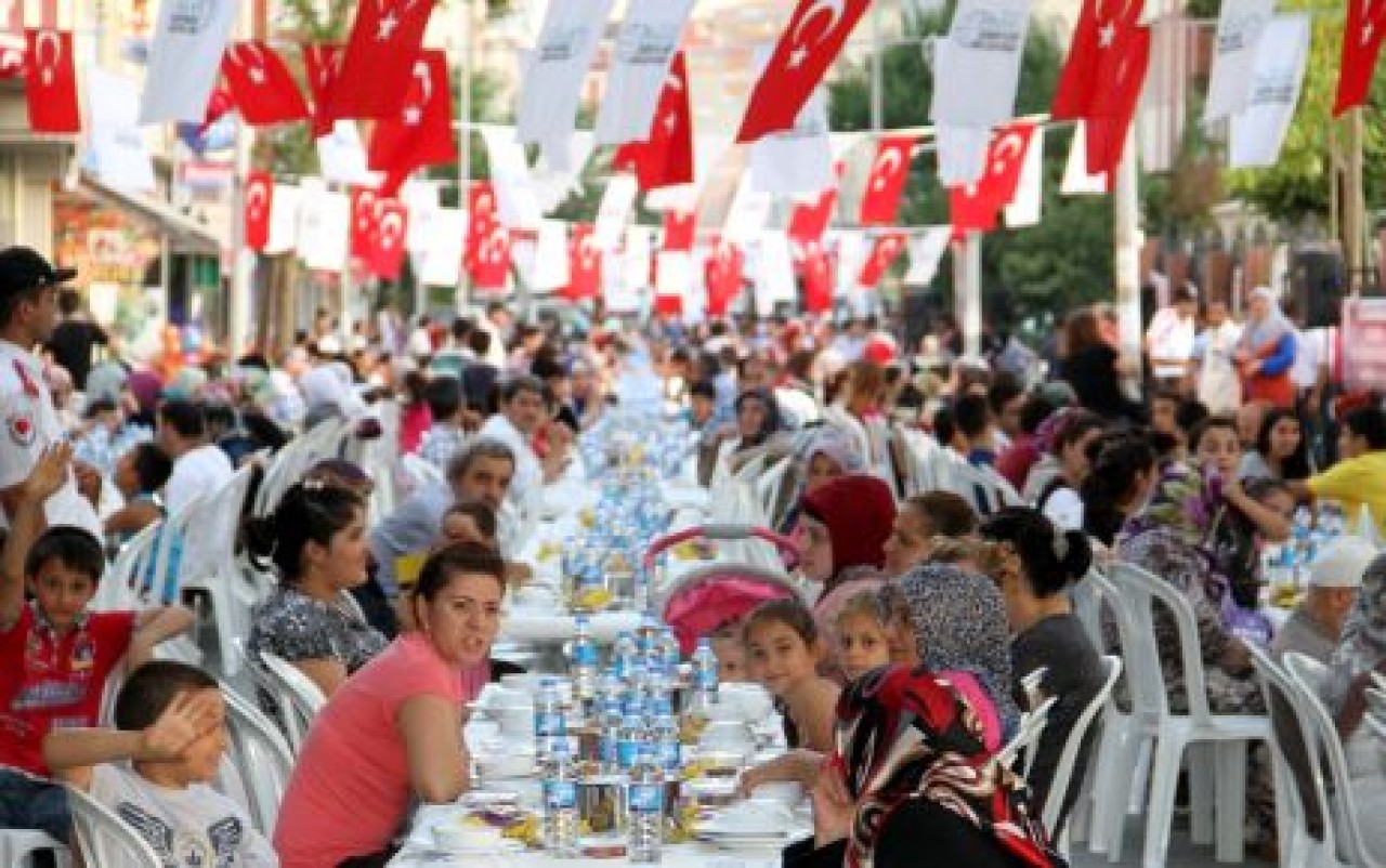 Esenyurtlu binler bir sofra’da…