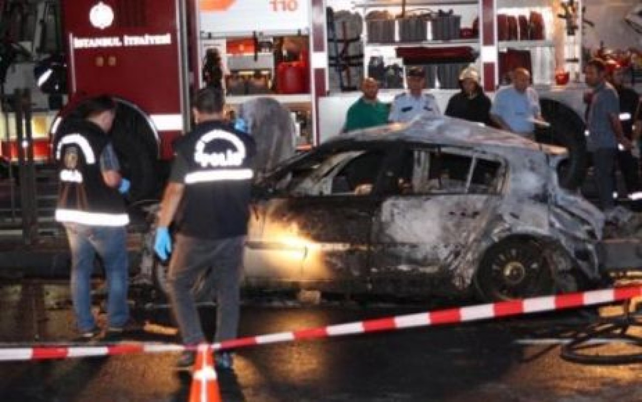 Otomobilde Yanarak Can Verdi