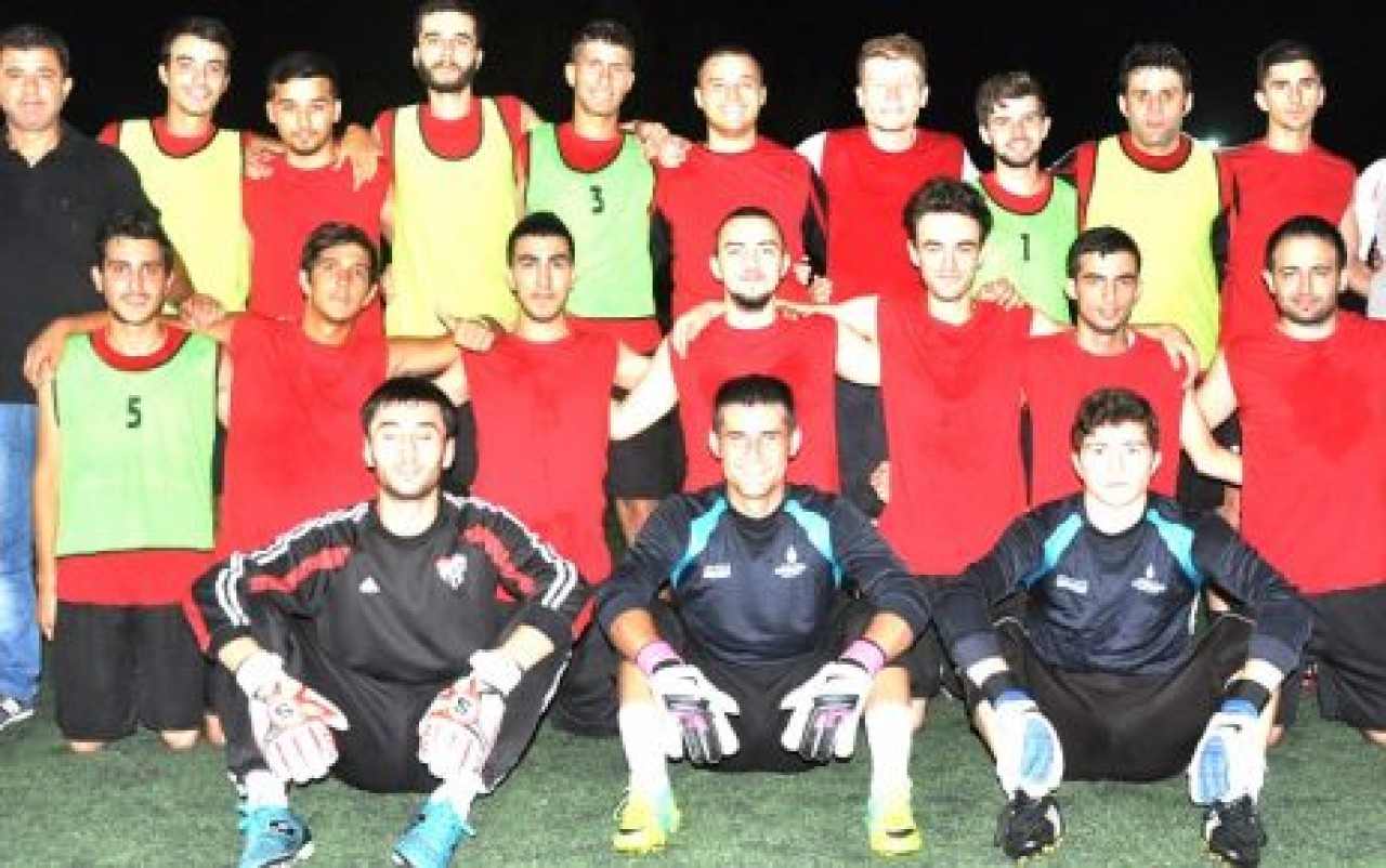 ÖMERLİSPOR SAHAYA İNDİ