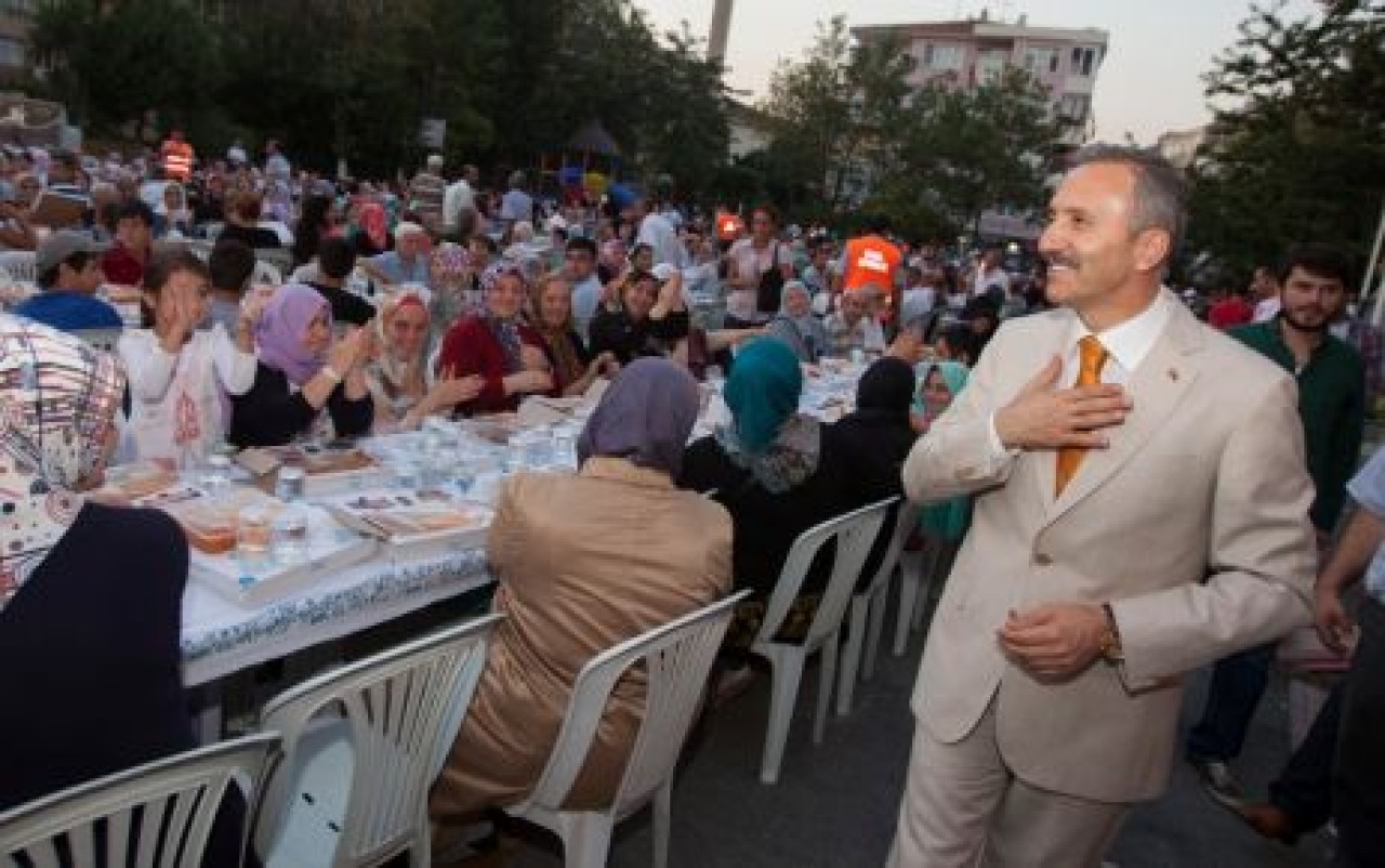 KOMŞULAR İFTARDA BULUŞTU