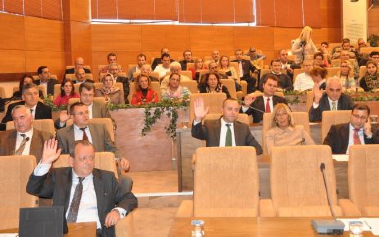 MECLİSTE ÖMER ÇETİN’İN İSTİFASI İSTENDİ