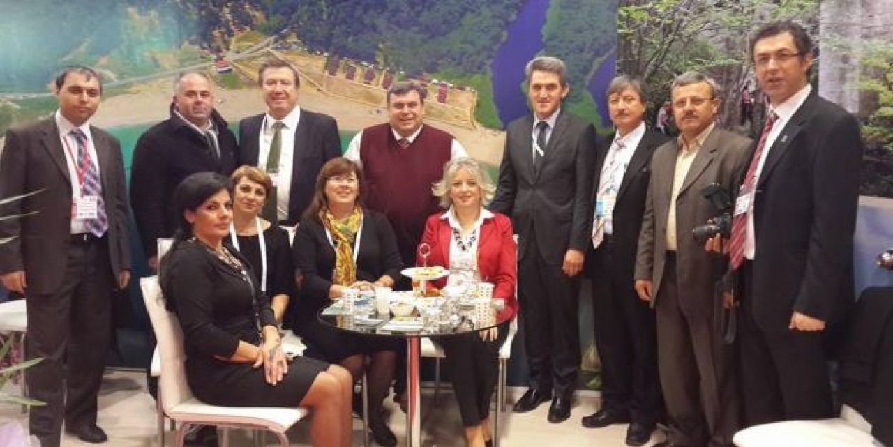 Emitt’te boy gösteriyorlar!