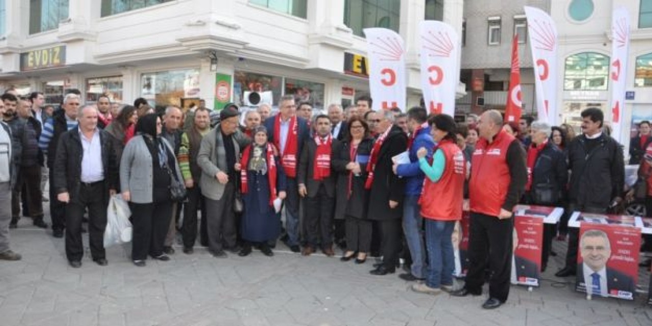 Cem Kara halkla kucaklaştı