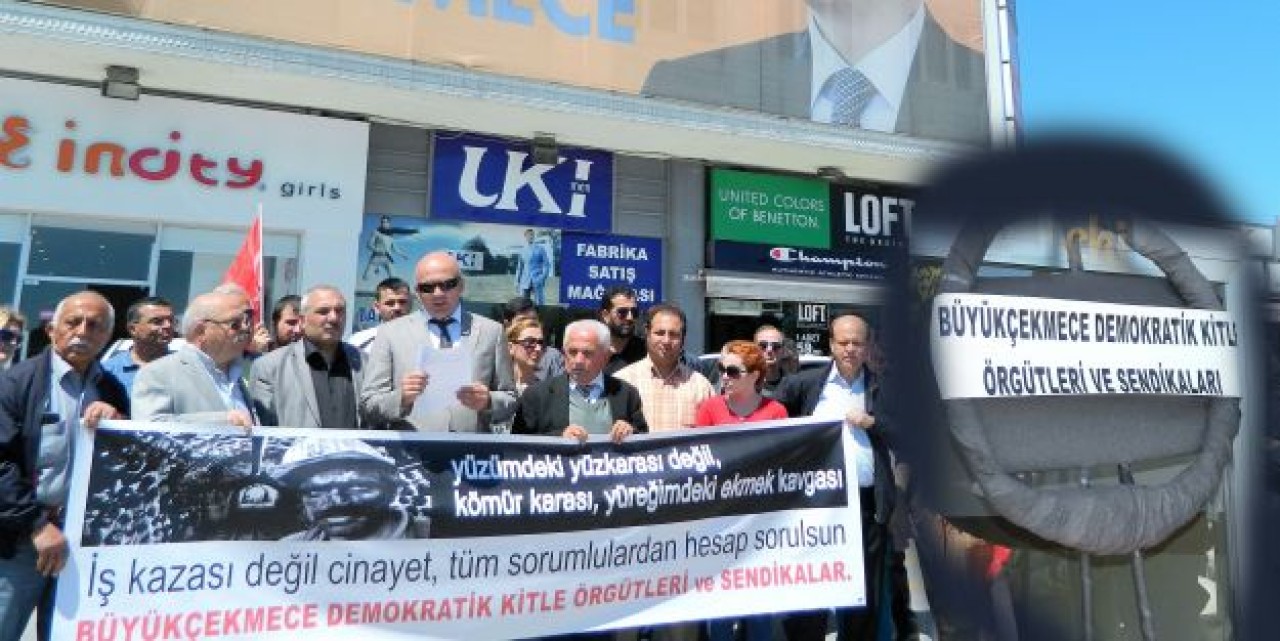 Ak Parti B.Çekmece binasına siyah çelenk!