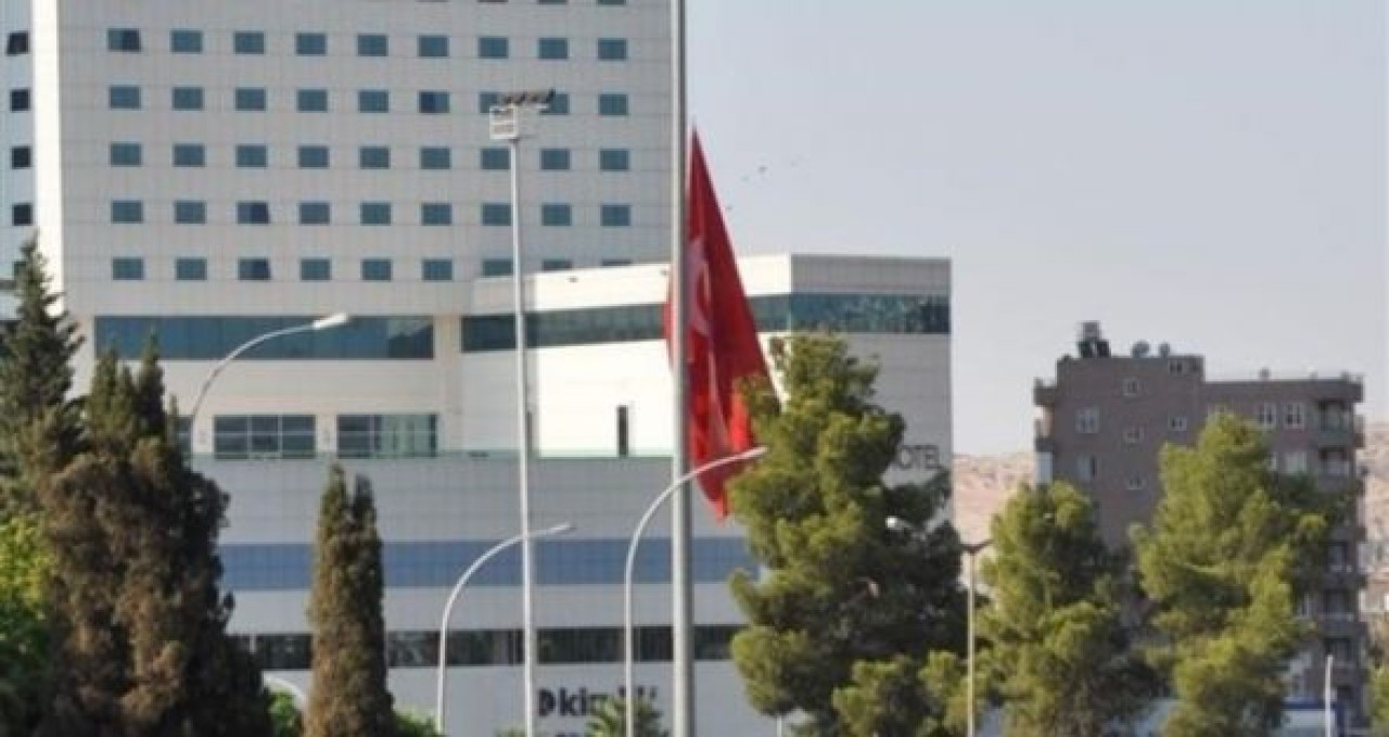 Gazze İçin Bayraklar Yarıya İndirildi