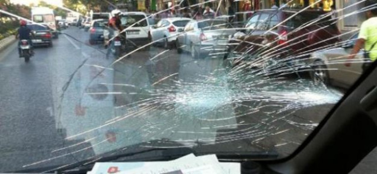 İhsanoğlu'nun seçim aracına şok saldırı!