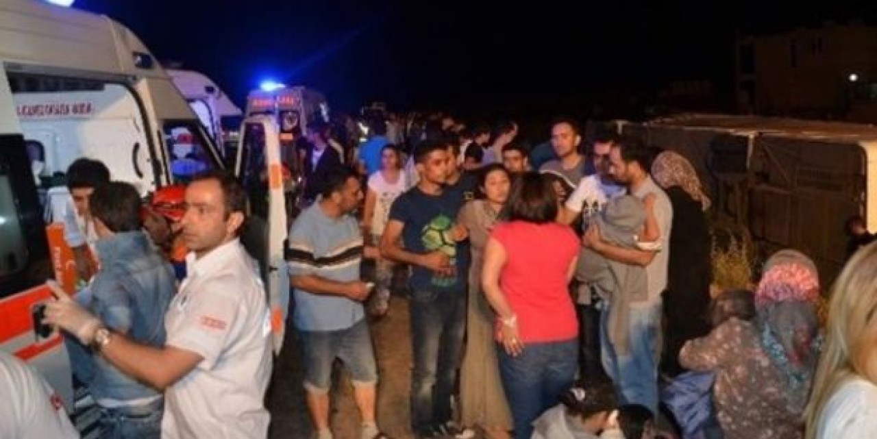 Yolcu otobüsü devrildi: 49 yaralı