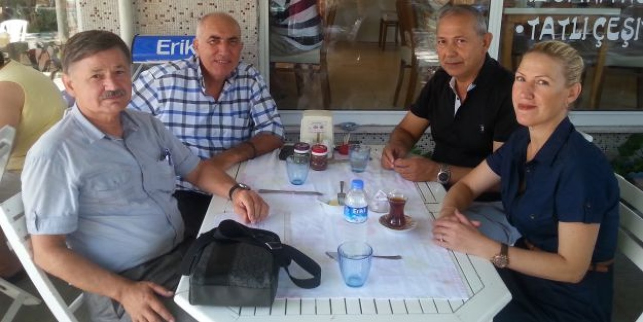 MAKAMSIZ DOSTLAR BİR ARADA!