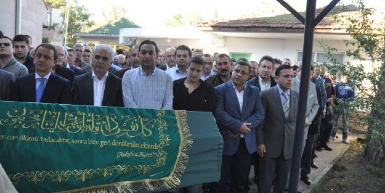SİYASİLER CENAZEDE BULUŞTU