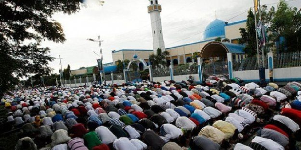 Bayram Namazı İstanbul'da 07.45'te Kılınacak