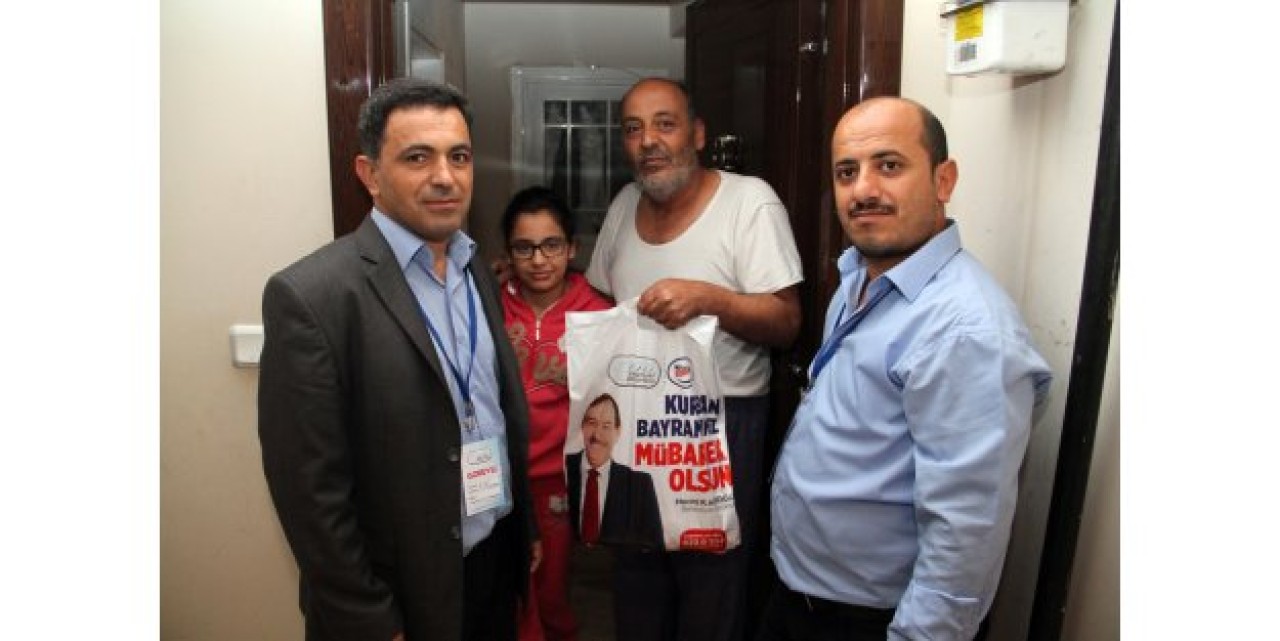 SURİYELİLERE KURBAN HEDİYE ETTİ