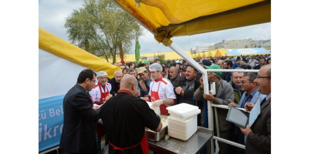 DEV KAZANLARDA KAVURMA İKRAMI...