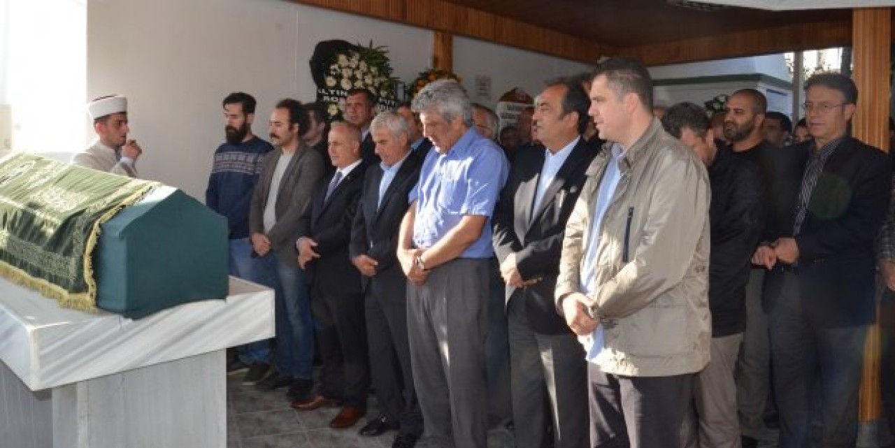 Akgün Bülent Ünder’in acısını paylaştı