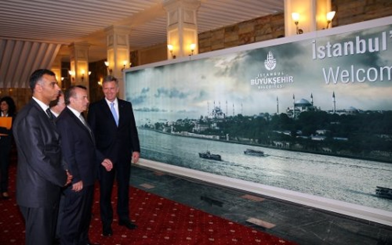 Vali’den Topbaş’a destek sözü