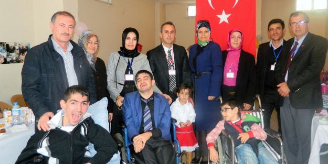 Engelliler yararına kermes açıldı