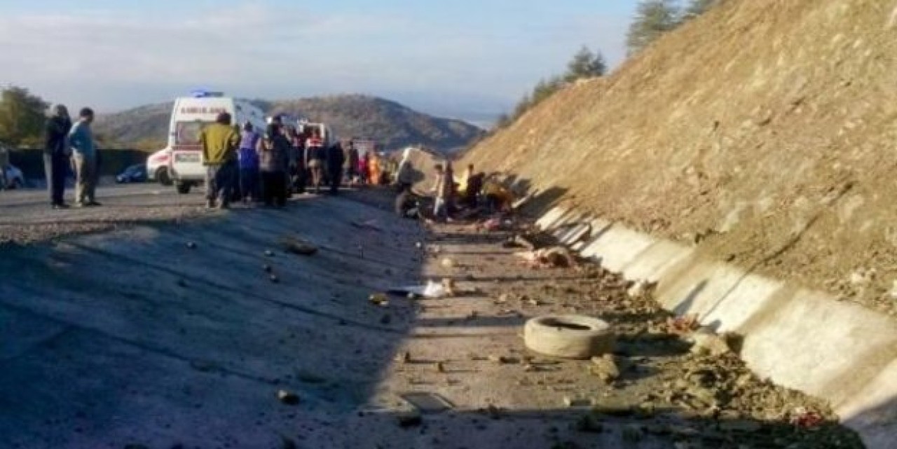 Midibüs şarampole yuvarlandı: 13 ölü