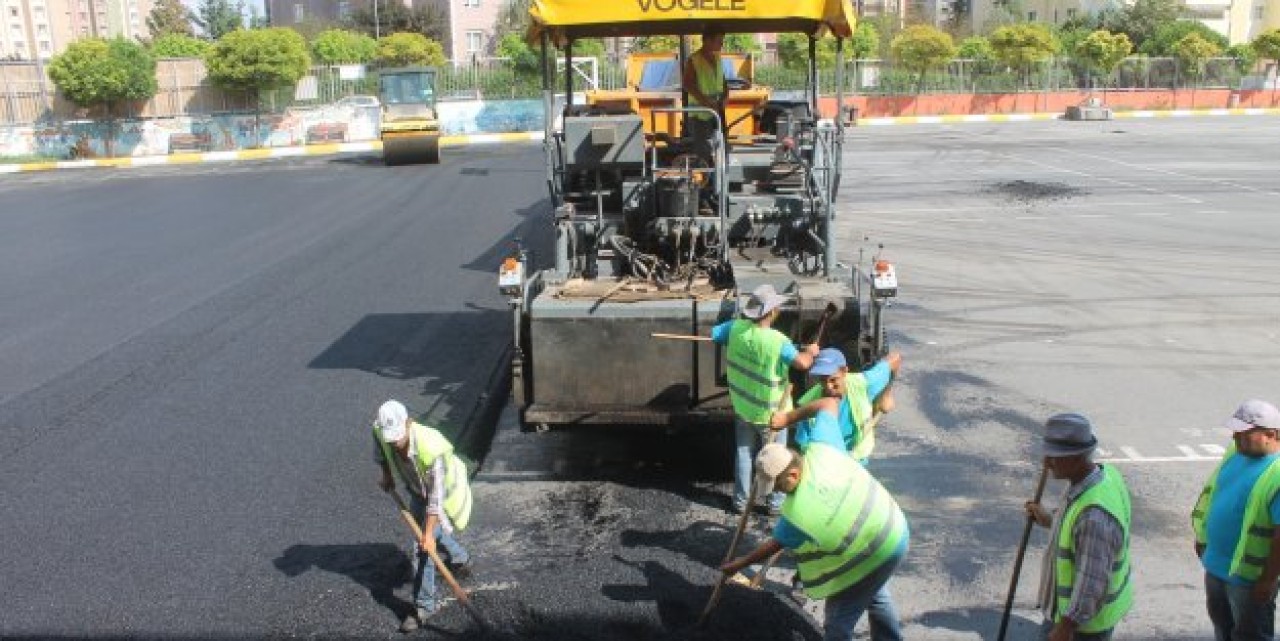 BEYLİKDÜZÜ’NDE YOLLAR BAKIM ALTINDA
