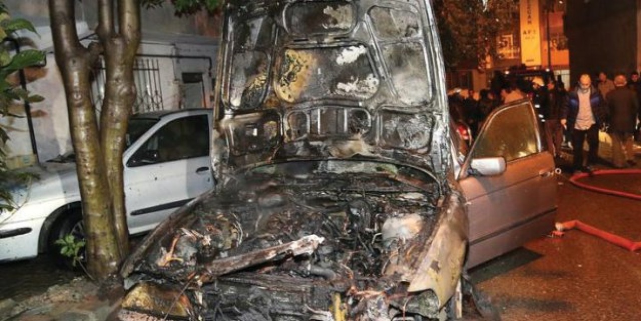 Küçükçekmece'de 7 araç kundaklandı