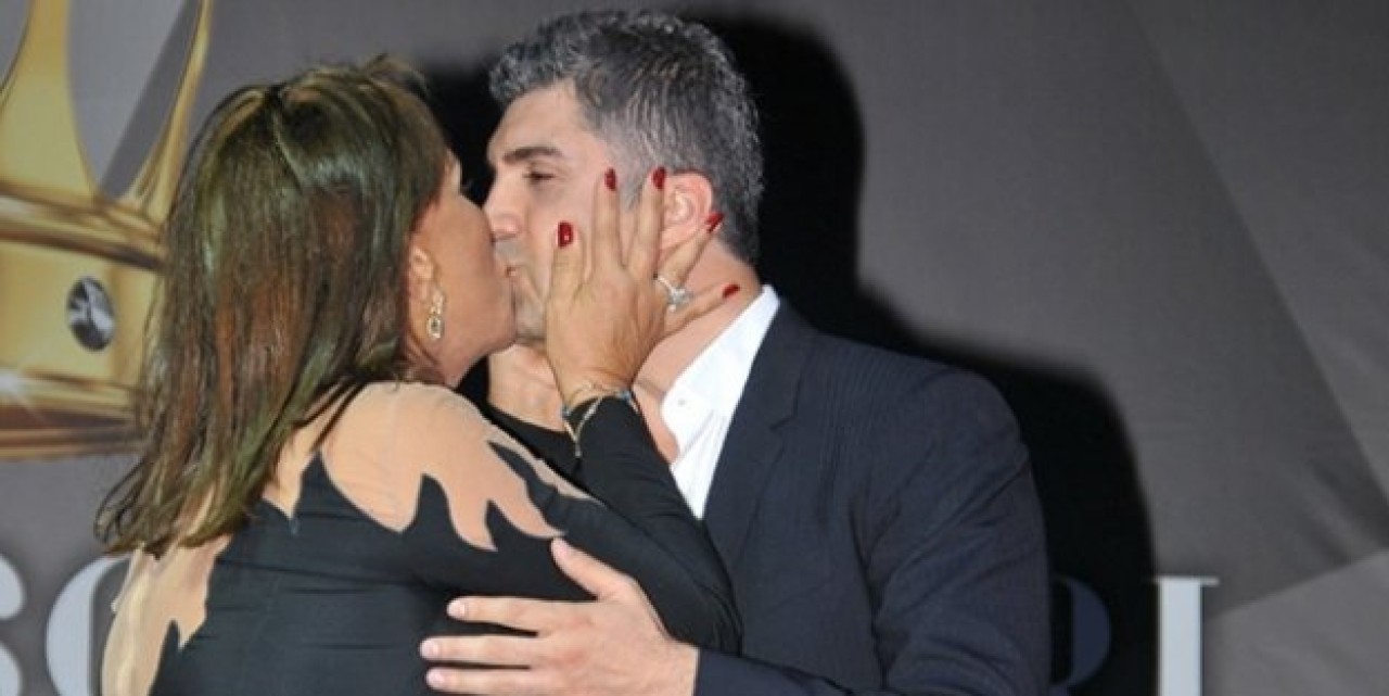 Özcan Deniz'i Şoke Eden Öpücük!