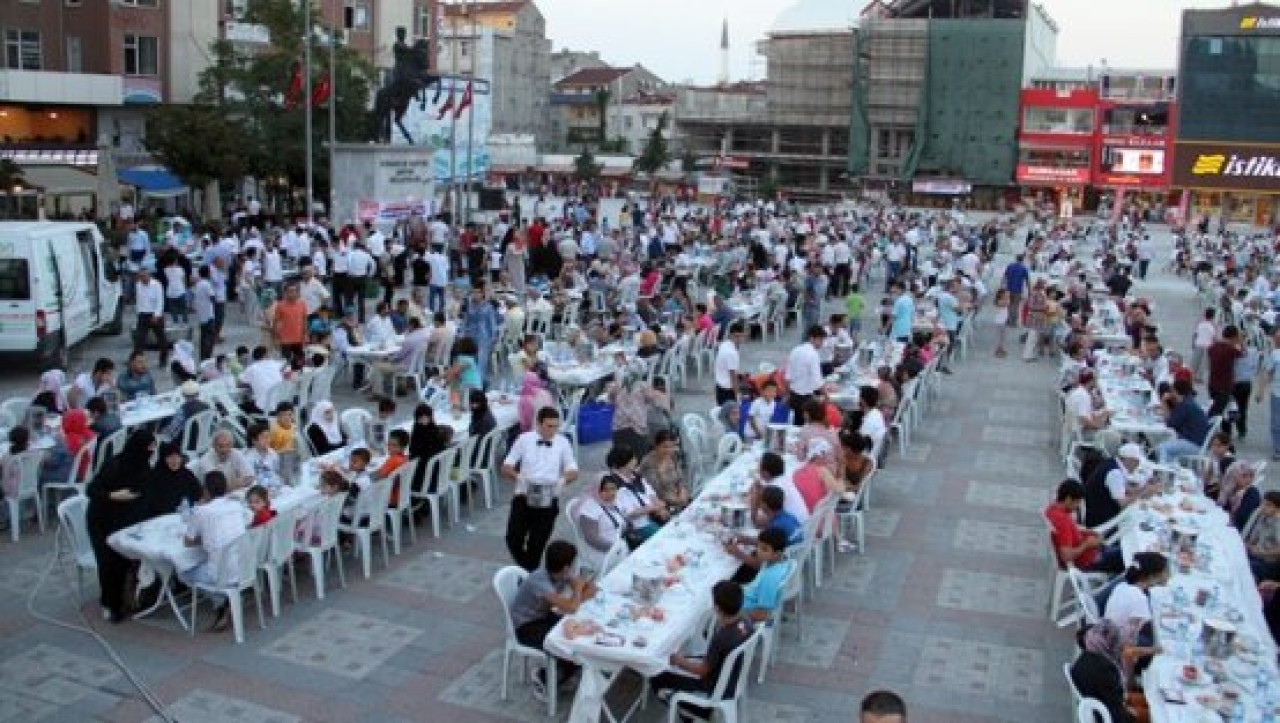Esenyurt Belediyesi'nde yemek faturası tartışması