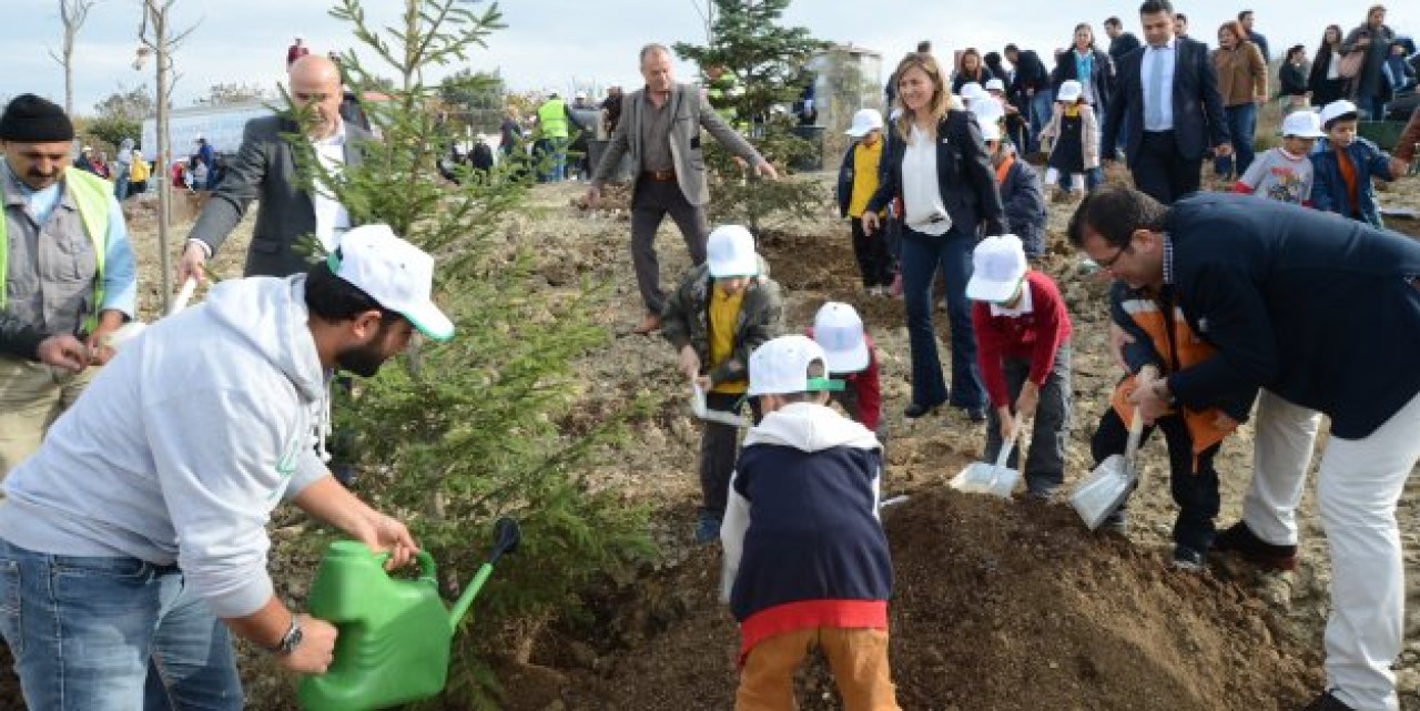 4 BİN ÇOCUKLA 4 BİN AĞAÇ DİKİLİYOR