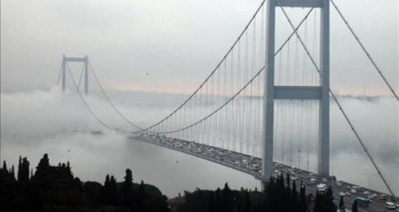 Sis bir çöktü bir daha kalkmak bilmedi